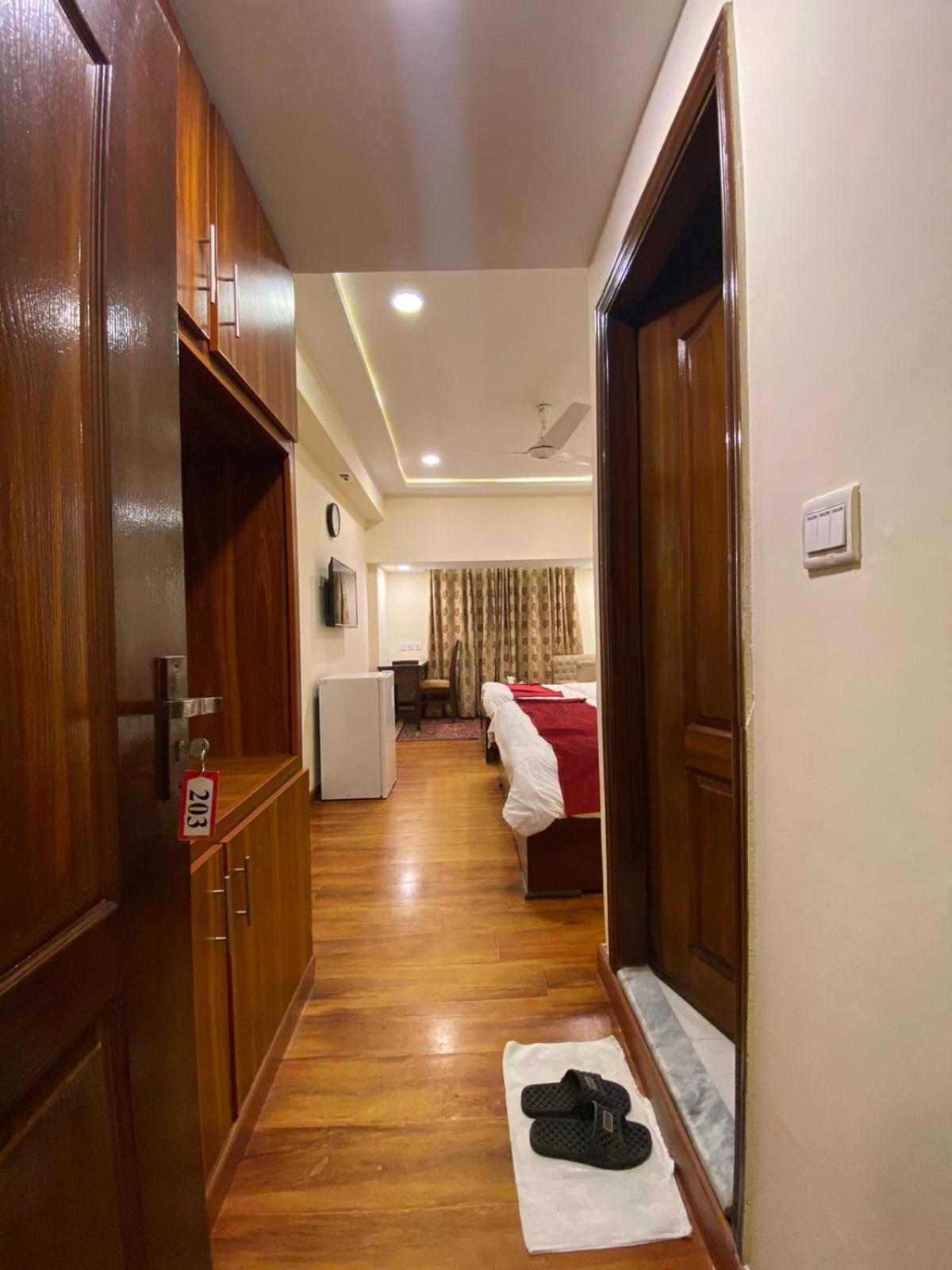 Diplomat Hotel Islamabad Ngoại thất bức ảnh