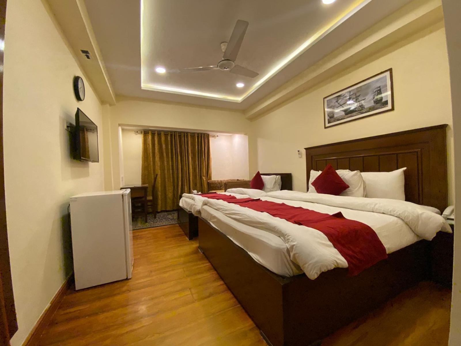Diplomat Hotel Islamabad Ngoại thất bức ảnh